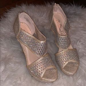 Elegant Beautiful shiny sparkle heels